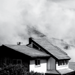 Wildfire White house surrounded by smoke